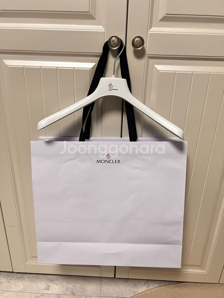 정품 몽클레어 패딩가능 쇼핑백과 옷걸이--0