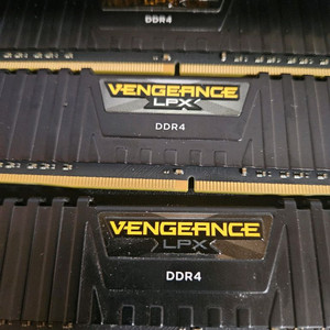 커세어 벤전스 DDR4-3600클럭 8x2 16기가