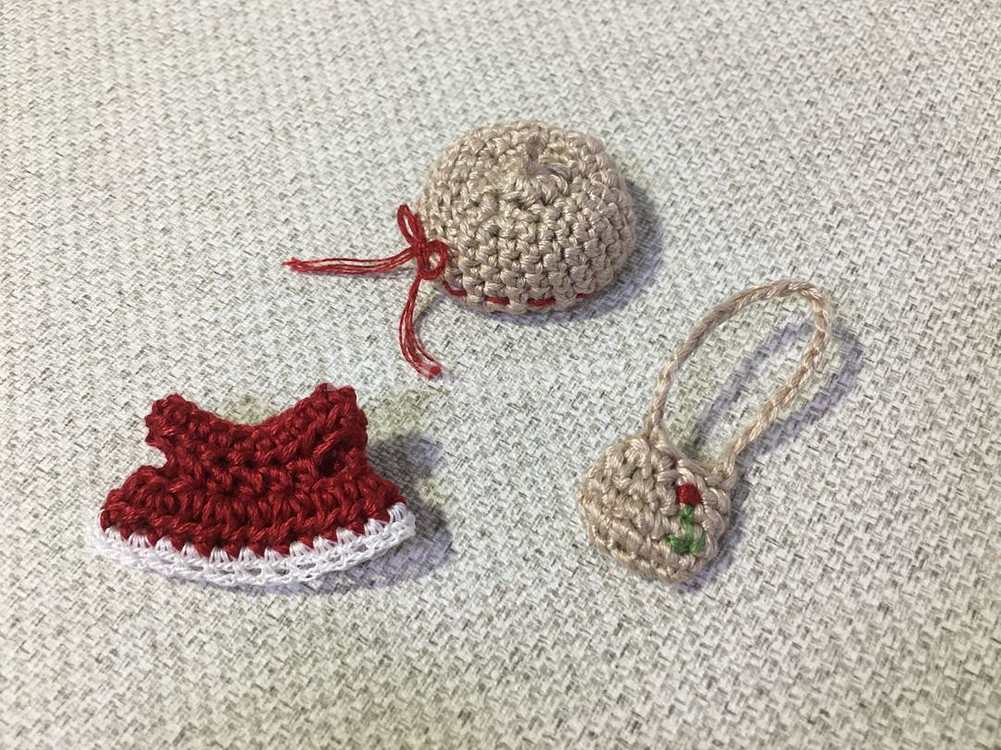 [실바니안 뜨개옷] 빨간 프릴 원피스 베레모 가방 세트--2