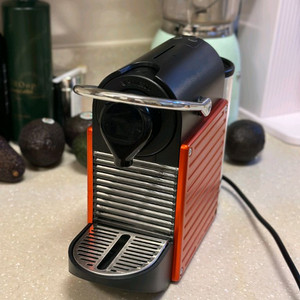 네스프레소 픽시 레드 c61