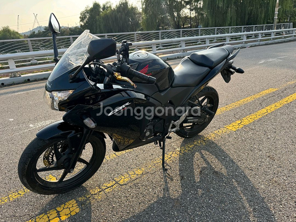 혼다 cbr125 17년형 짧은키로수 판매합니다--2