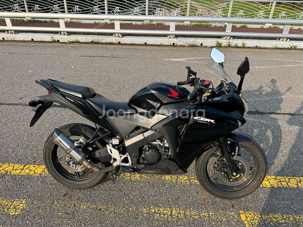 혼다 cbr125 17년형 짧은키로수 판매합니다--1