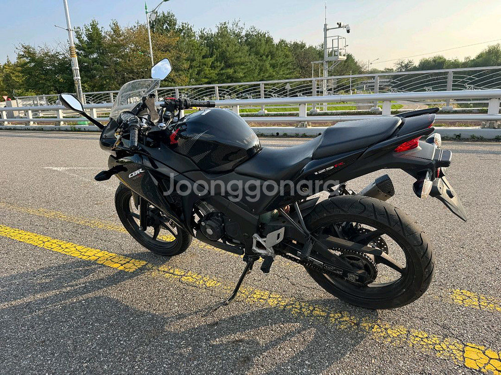혼다 cbr125 17년형 짧은키로수 판매합니다--3