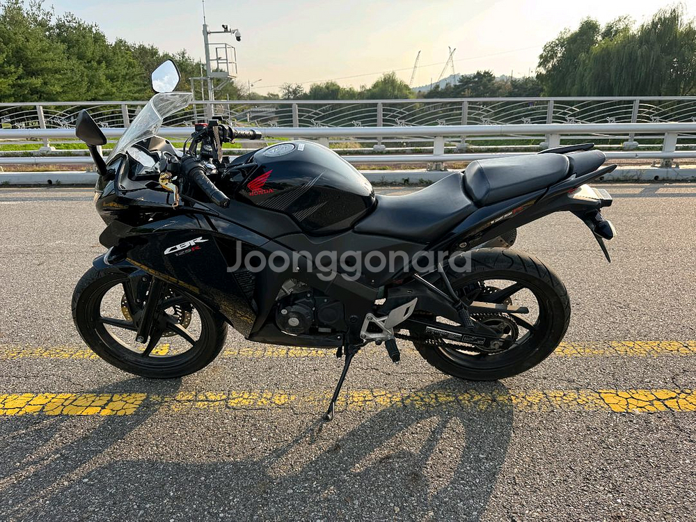 혼다 cbr125 17년형 짧은키로수 판매합니다--4
