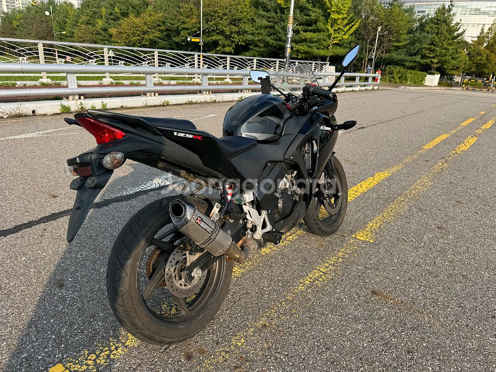 혼다 cbr125 17년형 짧은키로수 판매합니다--7