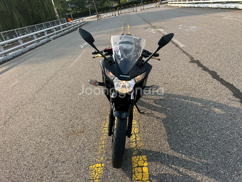 혼다 cbr125 17년형 짧은키로수 판매합니다--6