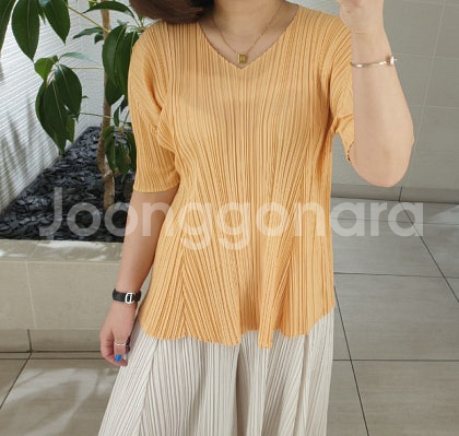 22년 4월 플리츠플리즈 멜로우탑 21만 최종가격--3