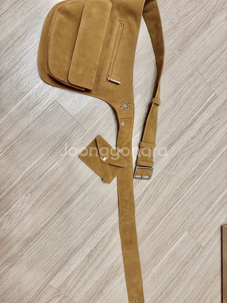 파르티멘토 우먼 레이어드 포켓 벨트백 카멜--4
