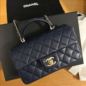 샤넬 뉴미니 탑핸들 / 24년 신강 직접구매 상태최상