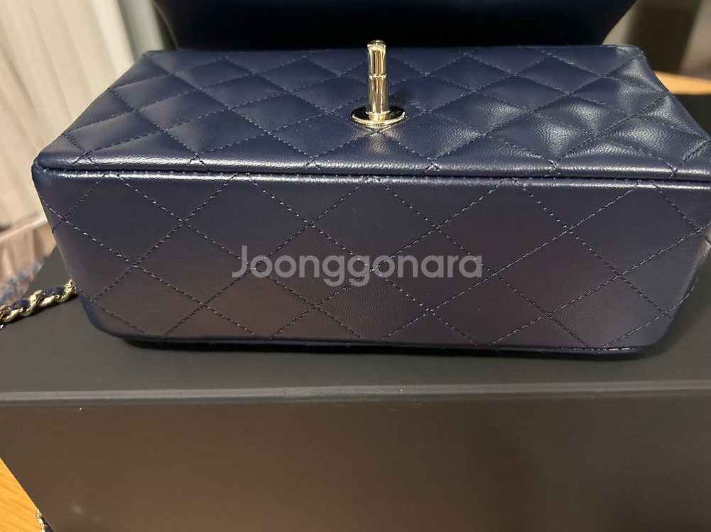 샤넬 뉴미니 탑핸들 / 24년 신강 직접구매 상태최상--2