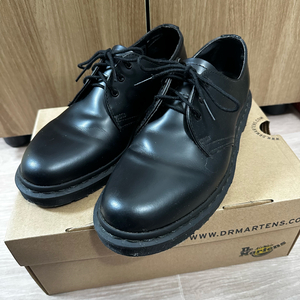닥터마틴 1461 모노블랙 uk6 250-260
