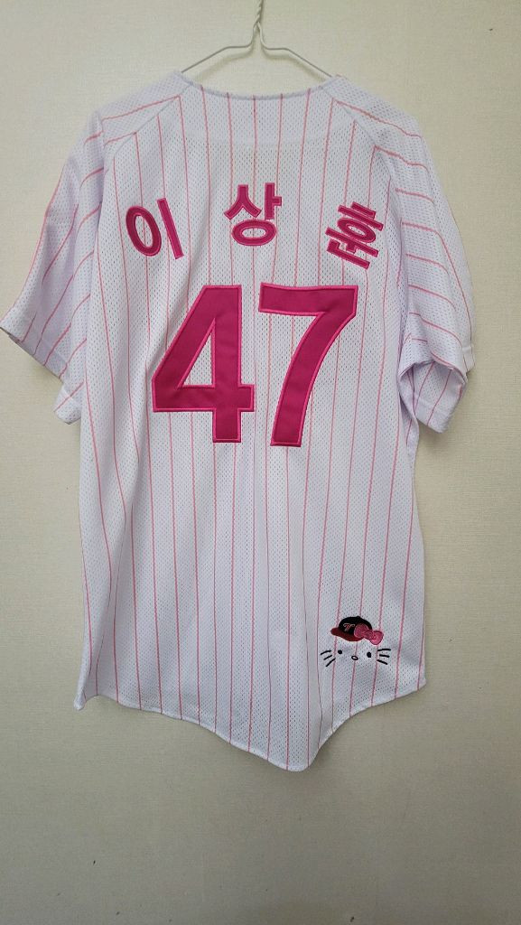 <새상품>LG트윈스 핑크유니폼 헬로키티 100 이상훈--2