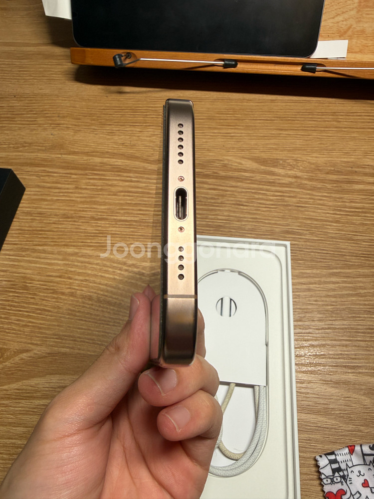 아이폰 16프로맥스 데저트티타늄 256GB 팝니다--5