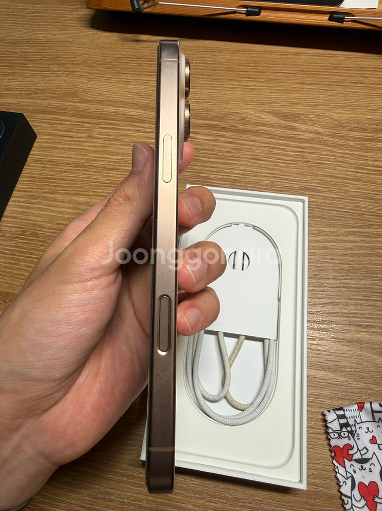 아이폰 16프로맥스 데저트티타늄 256GB 팝니다--4