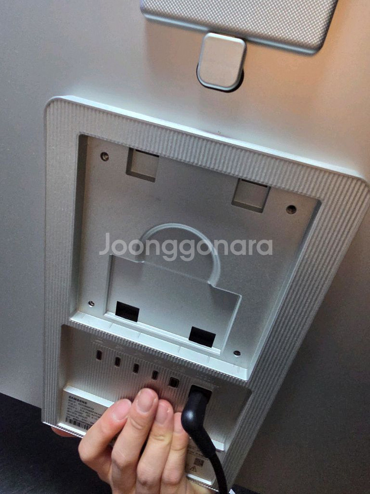 삼성 27인치 5K 뷰피니티 S9 모니터 (박스풀세트)--8