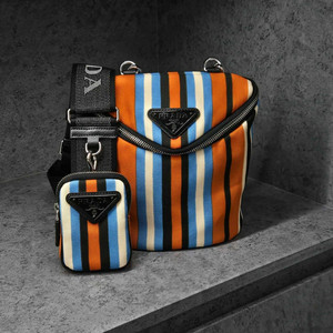 [새상품급]프라다 블랙 삼각로고 메신저백 크로스백