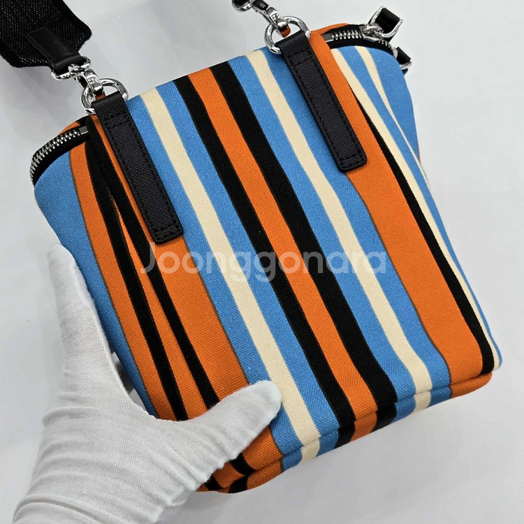 [새상품급]프라다 블랙 삼각로고 메신저백 크로스백--3