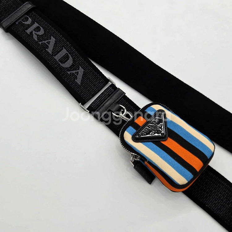 [새상품급]프라다 블랙 삼각로고 메신저백 크로스백--6