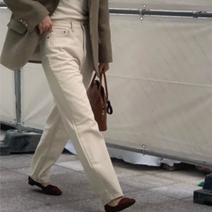 모네마켓 리본빛 에크루 팬츠