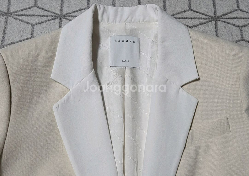 산드로 정품 자켓 판매합니다--0