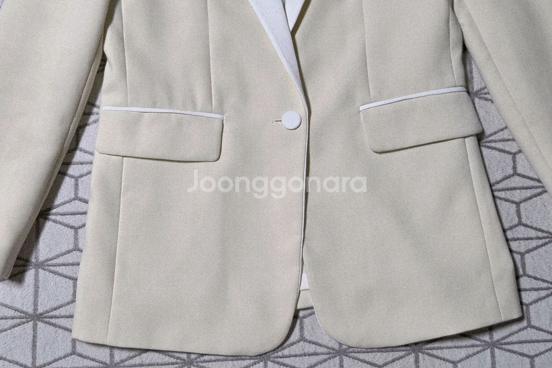 산드로 정품 자켓 판매합니다--3