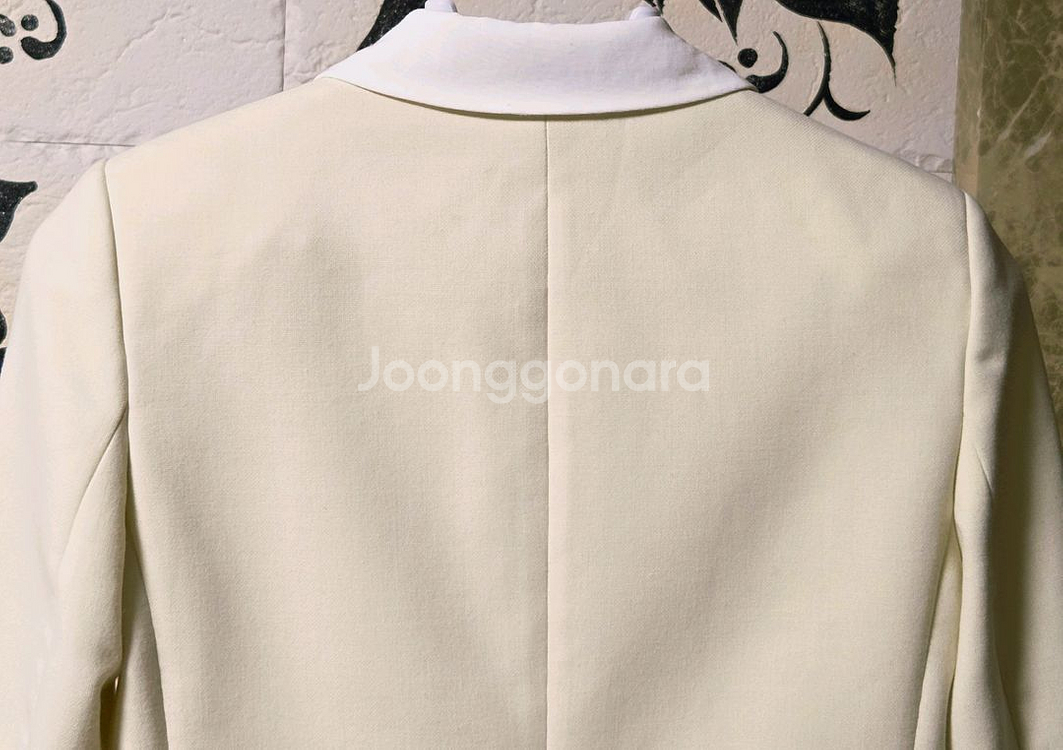 산드로 정품 자켓 판매합니다--6