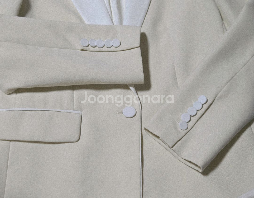 산드로 정품 자켓 판매합니다--4