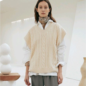 위메농 하트 브이넥 코튼 베스트