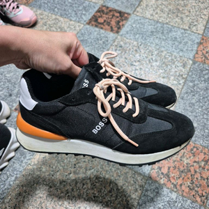 휴고보스 스니커즈 235