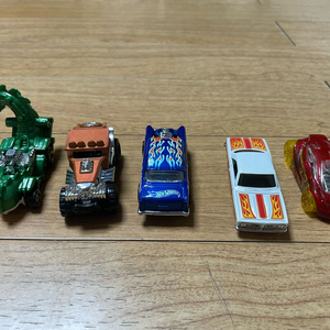 시쿠 미니카, 오토바이, 장난감, 수집품 (휠, 자동차