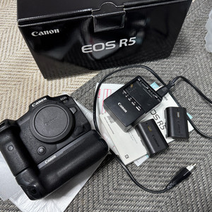 캐논 eos r5 s급 판매합니다 (배터리2 세로그립)
