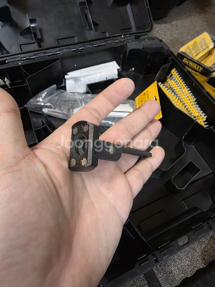 DeWALT 디월트 DCN890 충전식 네일러--4