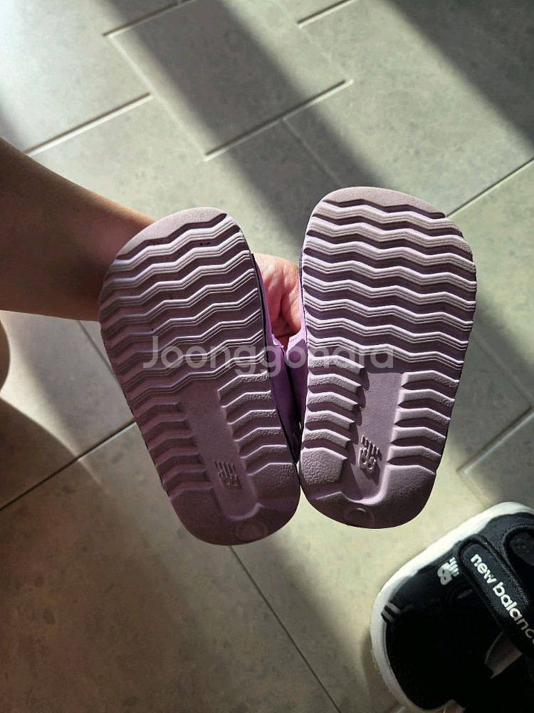 뉴발란스 키즈 샌들 140 2개--2