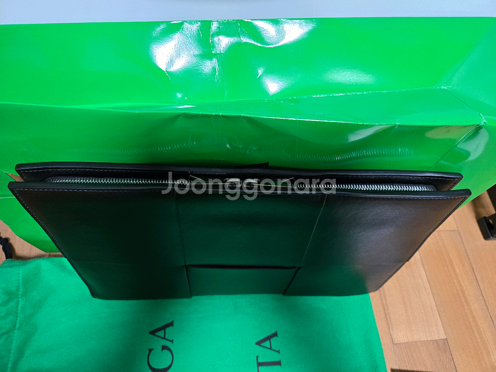 보테가베네타 아르코 클러치 블랙--4