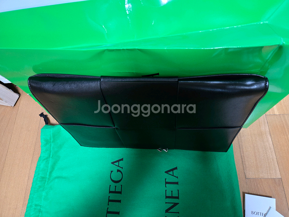 보테가베네타 아르코 클러치 블랙--5
