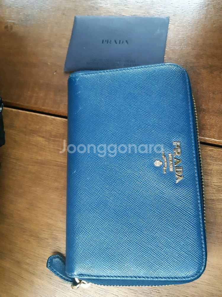 프라다 정품 중단지갑 지퍼식--0