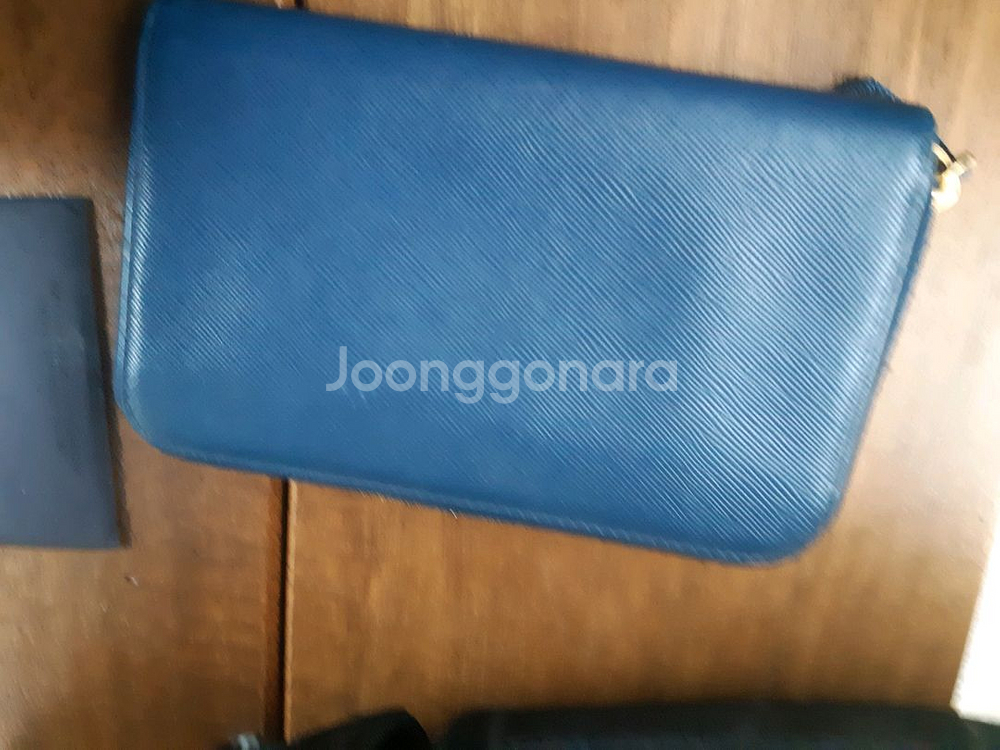 프라다 정품 중단지갑 지퍼식--2