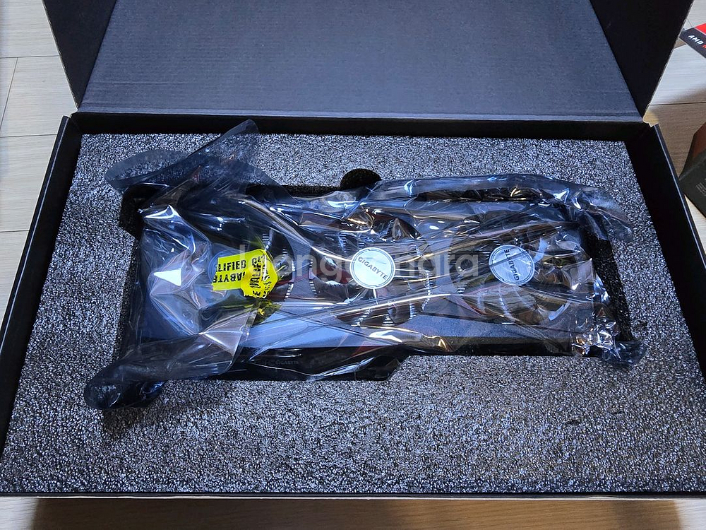 기가바이트 RX6600XT OC 8GB--1
