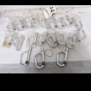 등산 캠핑용 미사용 카라비너 20개 입니다