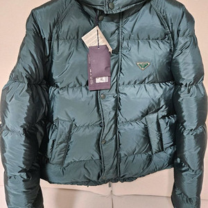 프라다 24fw 리나일론패딩 다크그린 판매