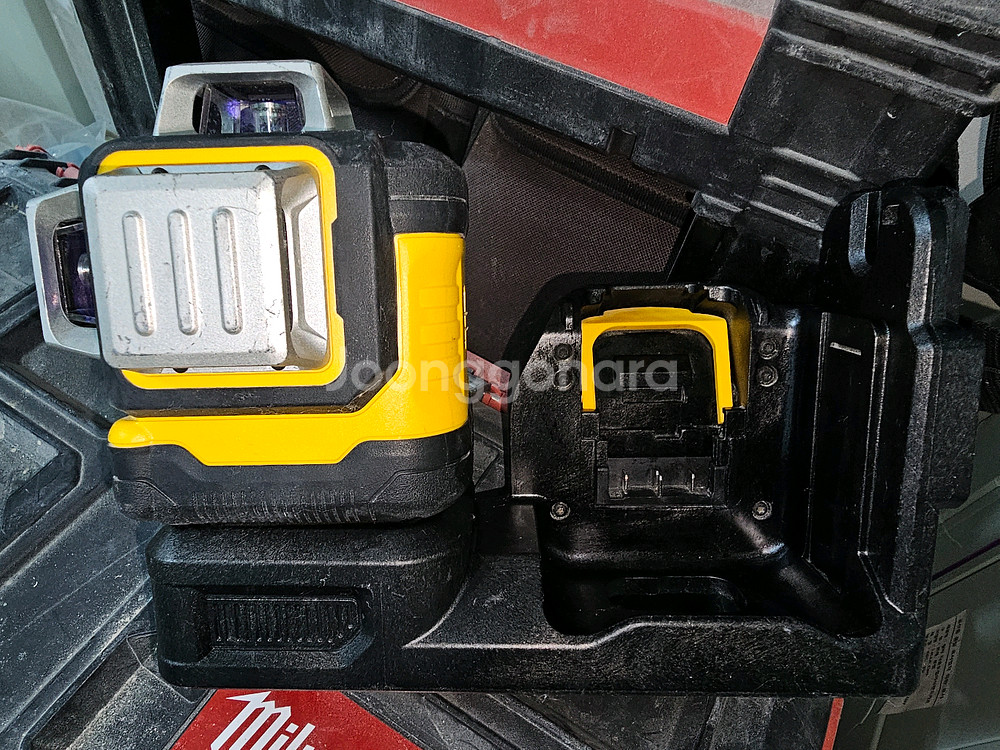 디월트 DCE089D1G18 충전 그린레이저레벨기--2
