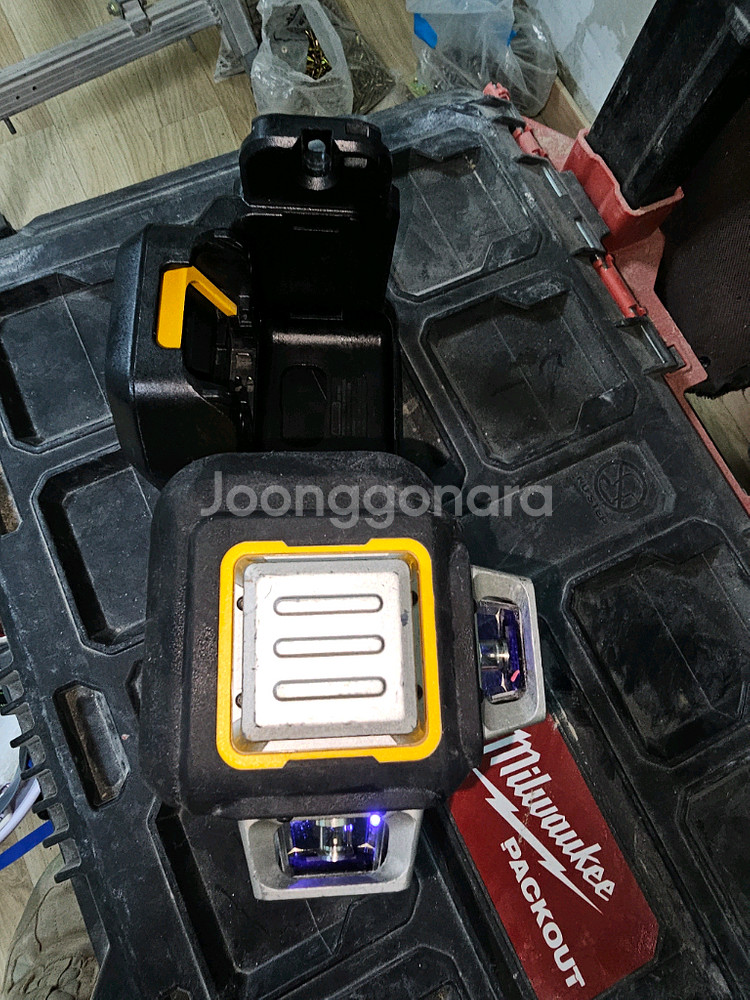 디월트 DCE089D1G18 충전 그린레이저레벨기--7