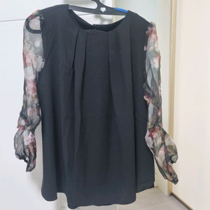 엘렌느 블라우스 77사이즈 2개 일괄