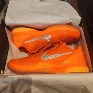 코비6 토탈 오렌지 300 사이즈 38만 판매합니다.