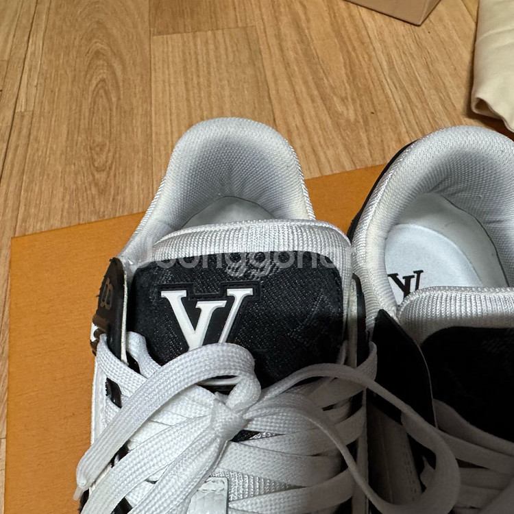 루이비통 트레이너 흑데님 7사이즈 판매합니다.--1