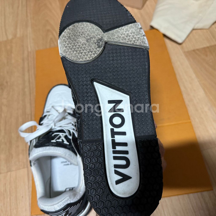 루이비통 트레이너 흑데님 7사이즈 판매합니다.--6