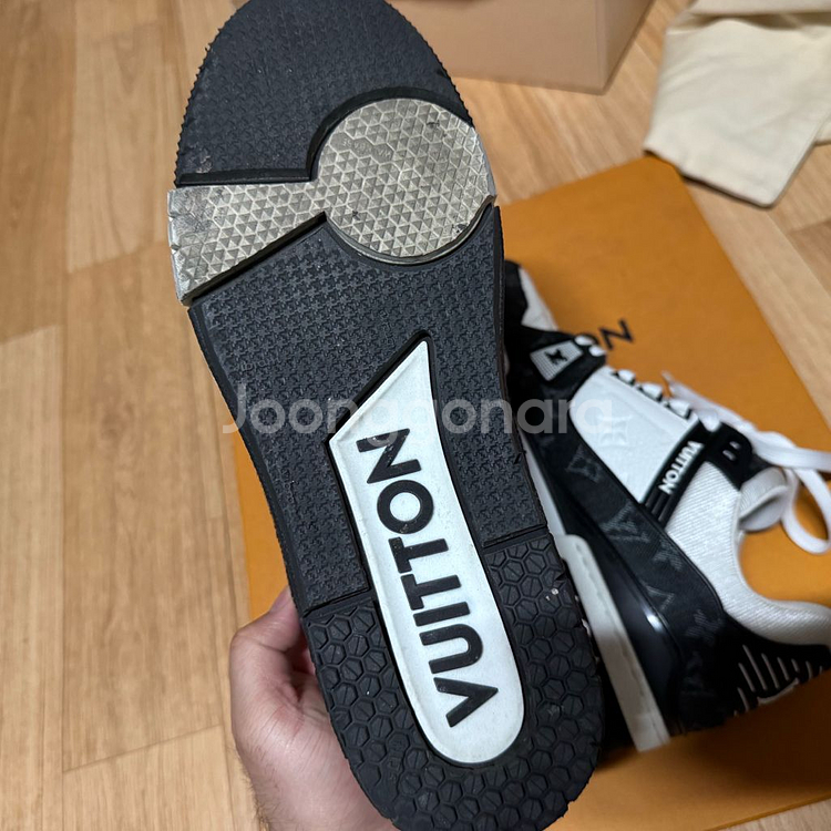 루이비통 트레이너 흑데님 7사이즈 판매합니다.--5