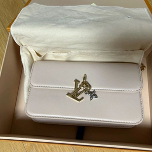 루이비통 체인 온 월릿 블룸 가방 팝니다(백화점 정품)