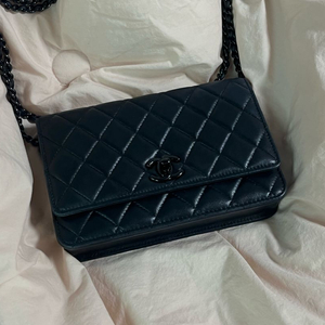 샤넬 woc 램스킨 턴락 시즌백 신품급