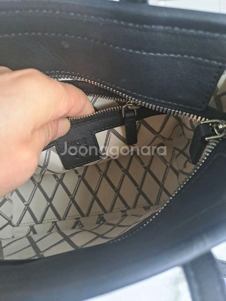 MCM 토트백 블랙 색상--4